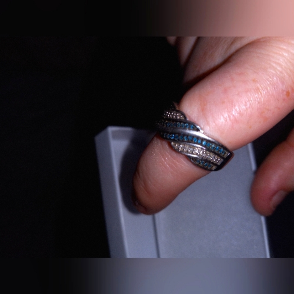 Beautiful blue & white diamond sterling silver ring